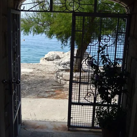 아파트 Lju On The *